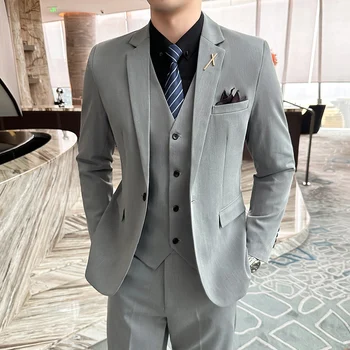 Kvaliteetne äri mehed (ülikond + vest + püksid) stiilne ja ilus vabaaja korea versioon slim sobiks moe-kolme-osaline komplekt